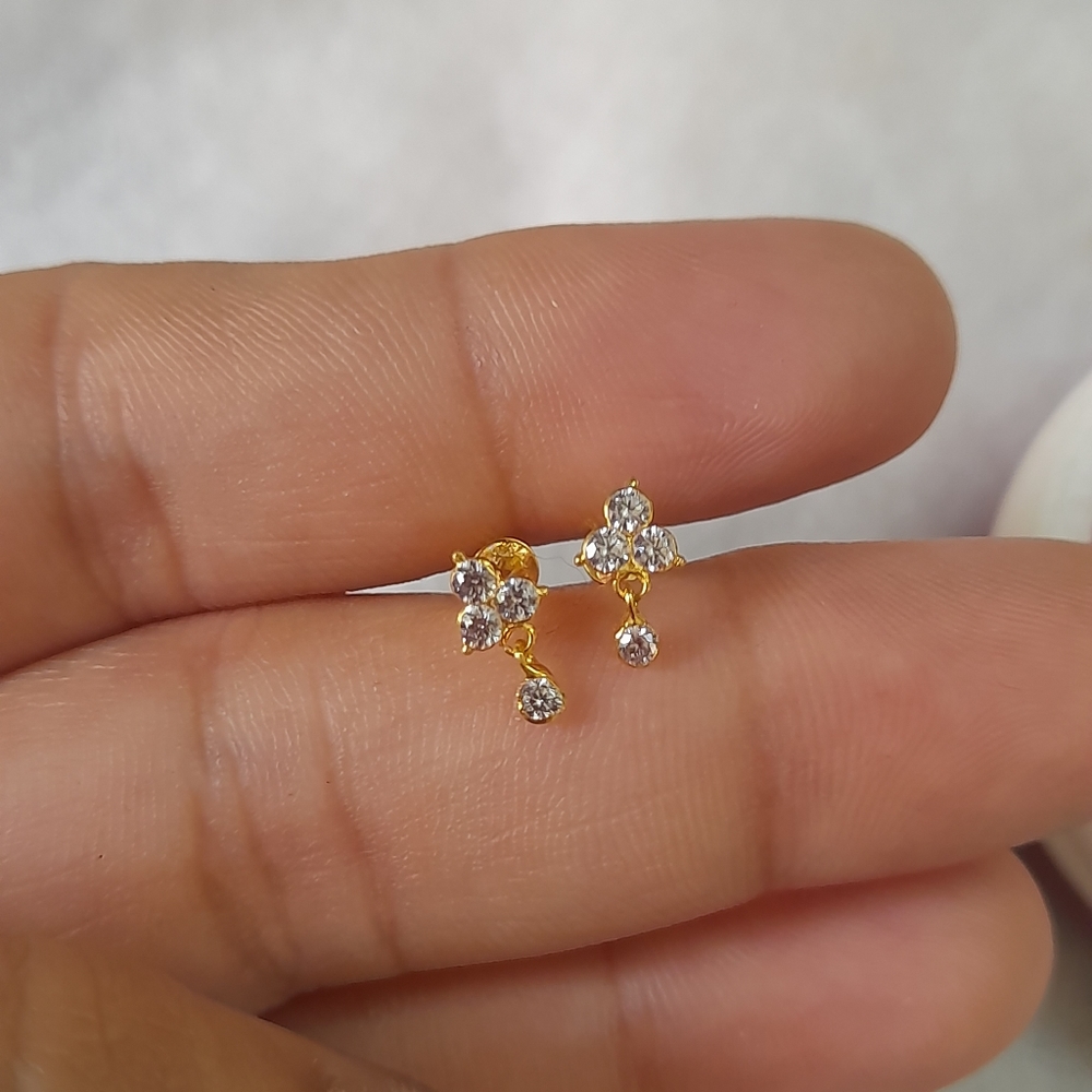 Beautiful new small earrings - Picture 4 of 5